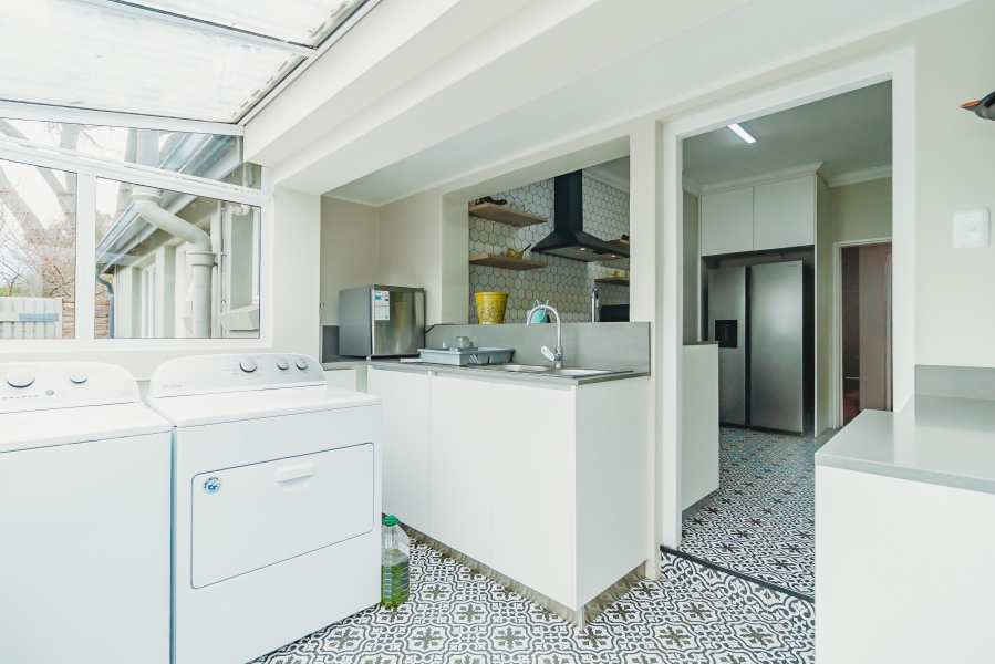 6 Bedroom Property for Sale in Heatherlands Western Cape